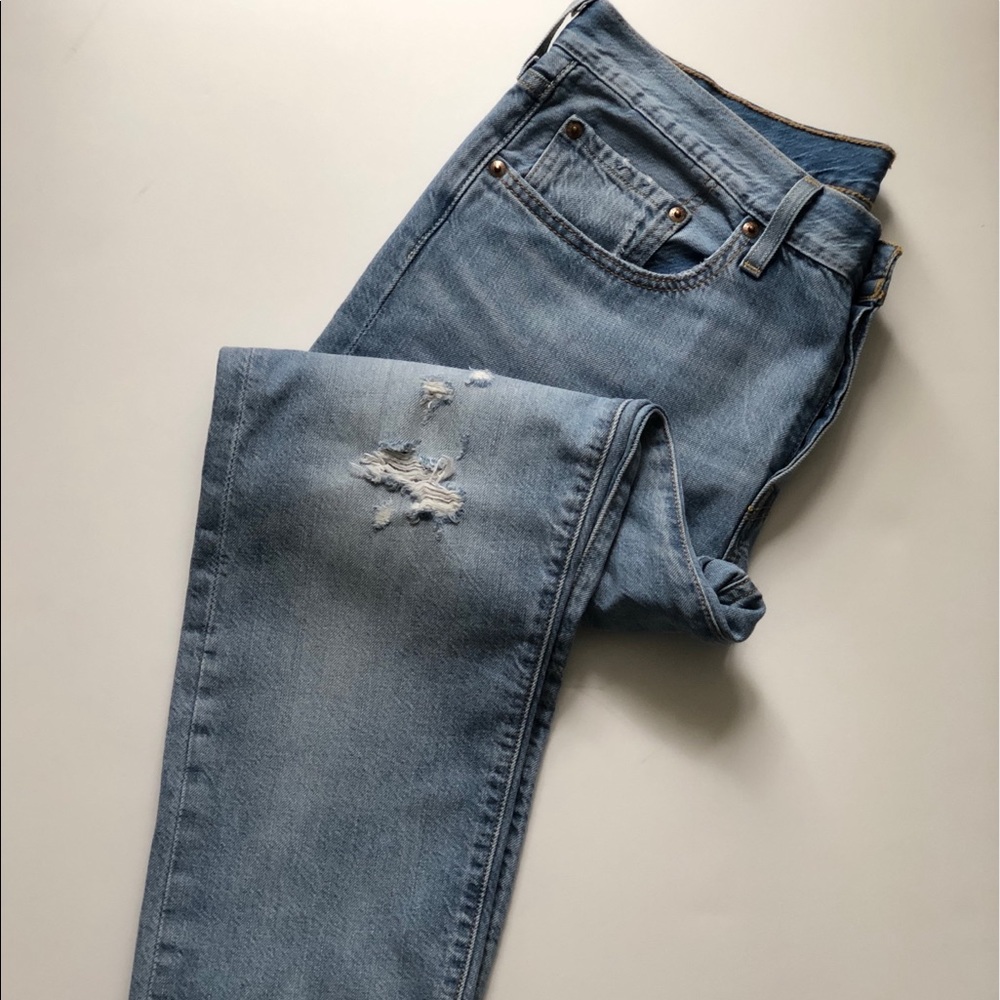 Levi’s 501 •  Tapered